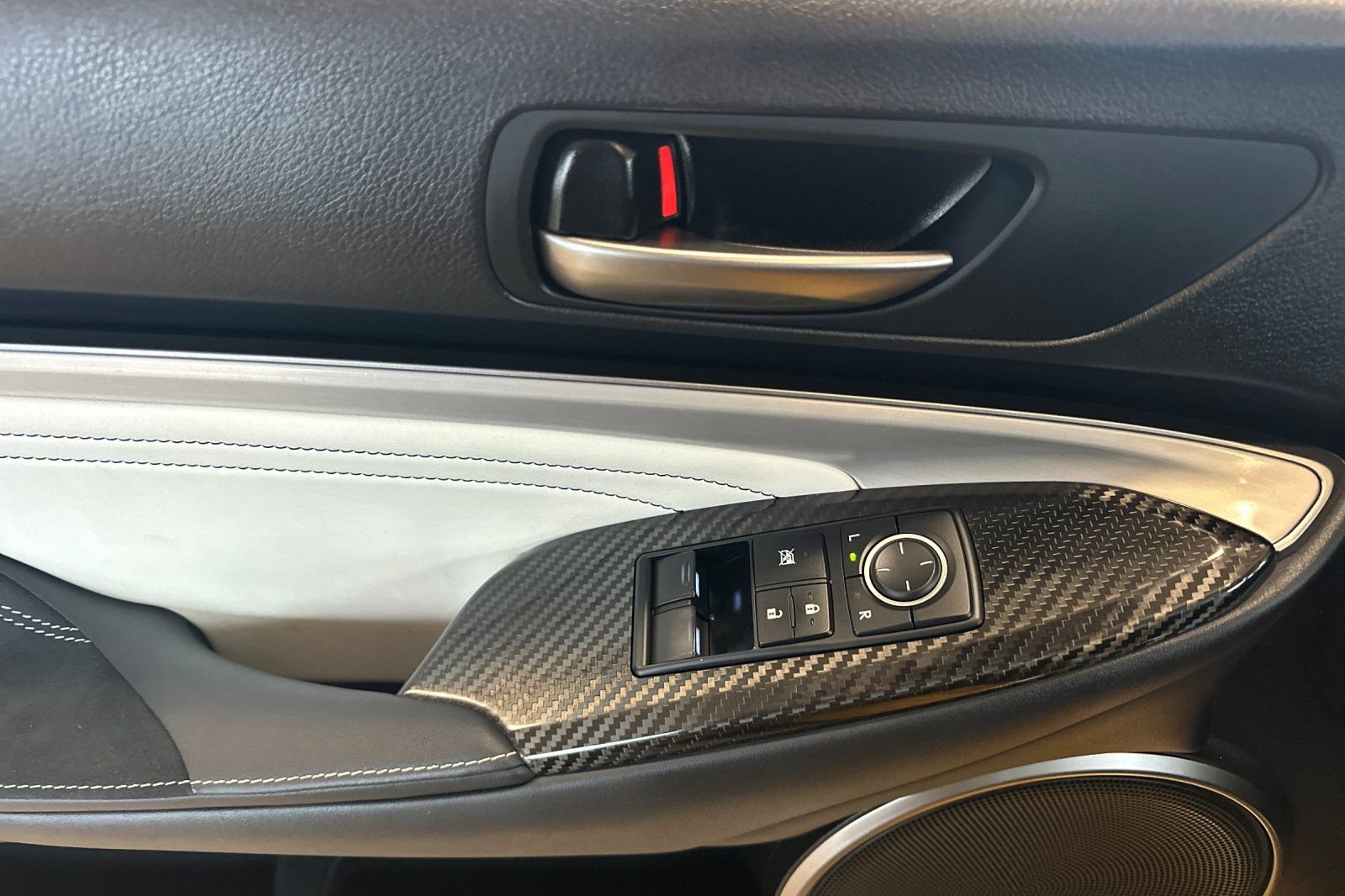 2023 Lexus RC F - Photo 8