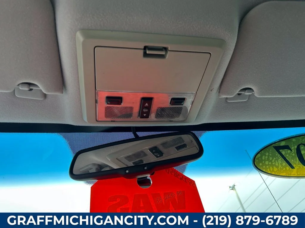 Used 2007  Mercury Base image 25