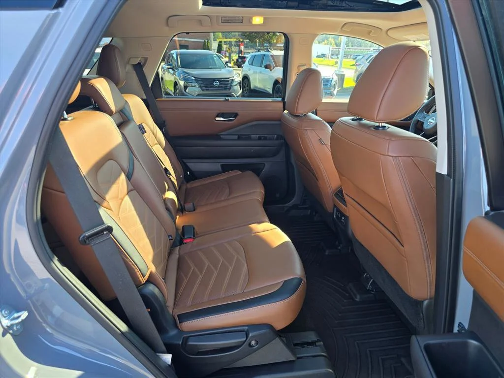 Used 2024 Gray Nissan Platinum image 13