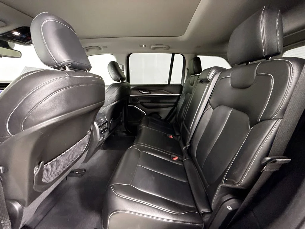 Used 2022 White Jeep 4xe image 23