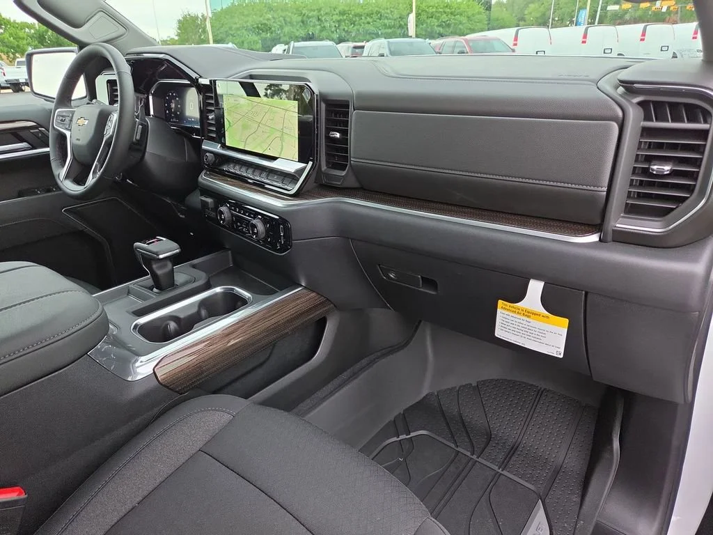 New 2026 Summit White Chevrolet LT image 20