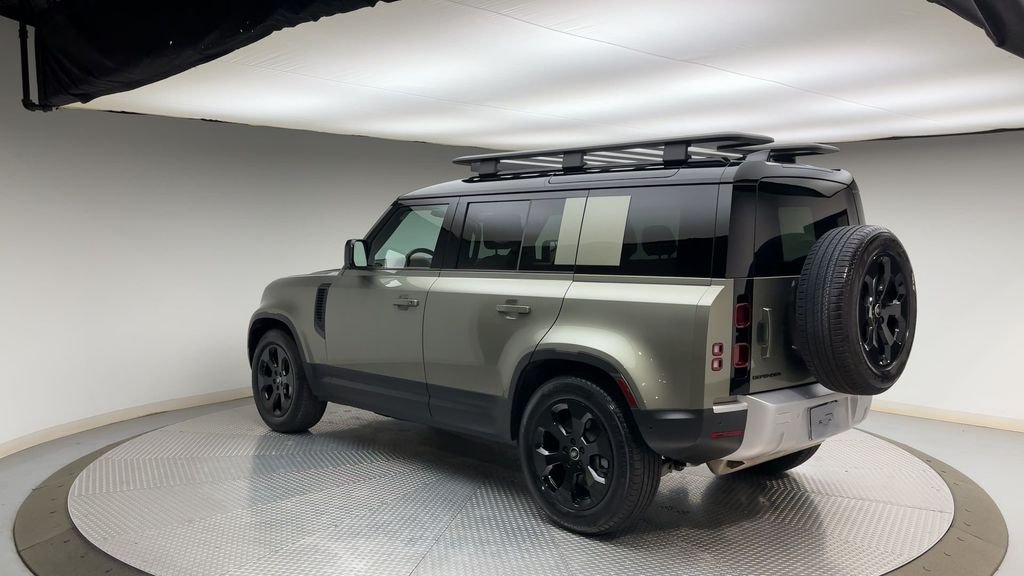 Used 2025 Pangea Green Metallic Land Rover S image 4