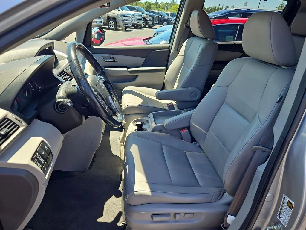 Used 2016 Lunar Silver Metallic Honda EX-L image 21