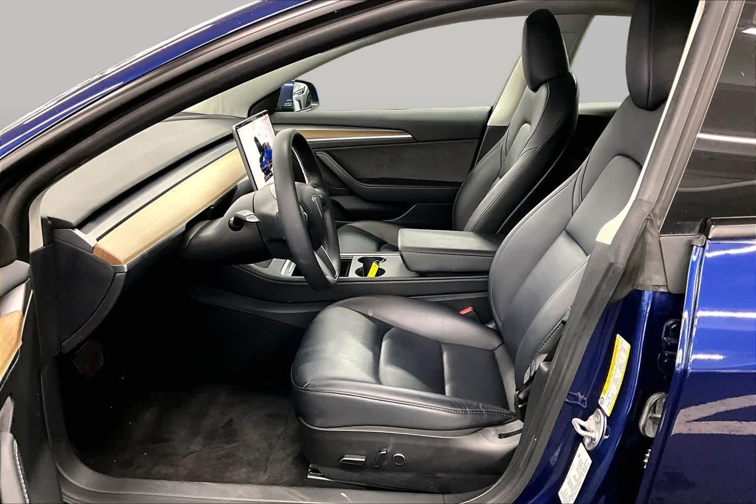 Used 2023 Deep Blue Metallic Tesla  image 7