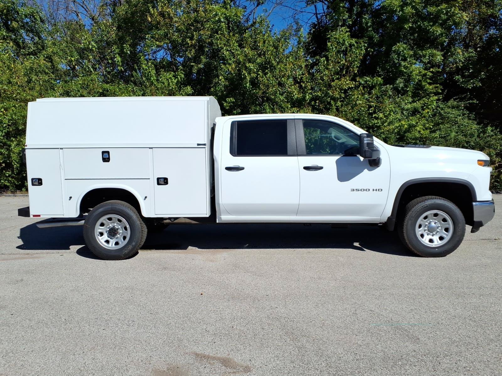 New 2026 Summit White Chevrolet WT image 18