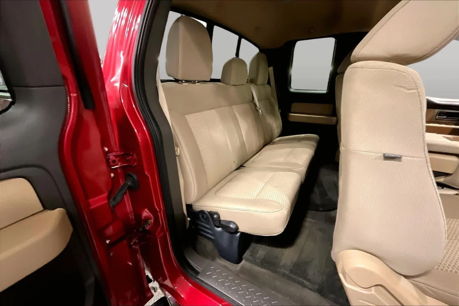 Used 2011 Red Candy Metallic Tinted Clearcoat Ford XLT image 19