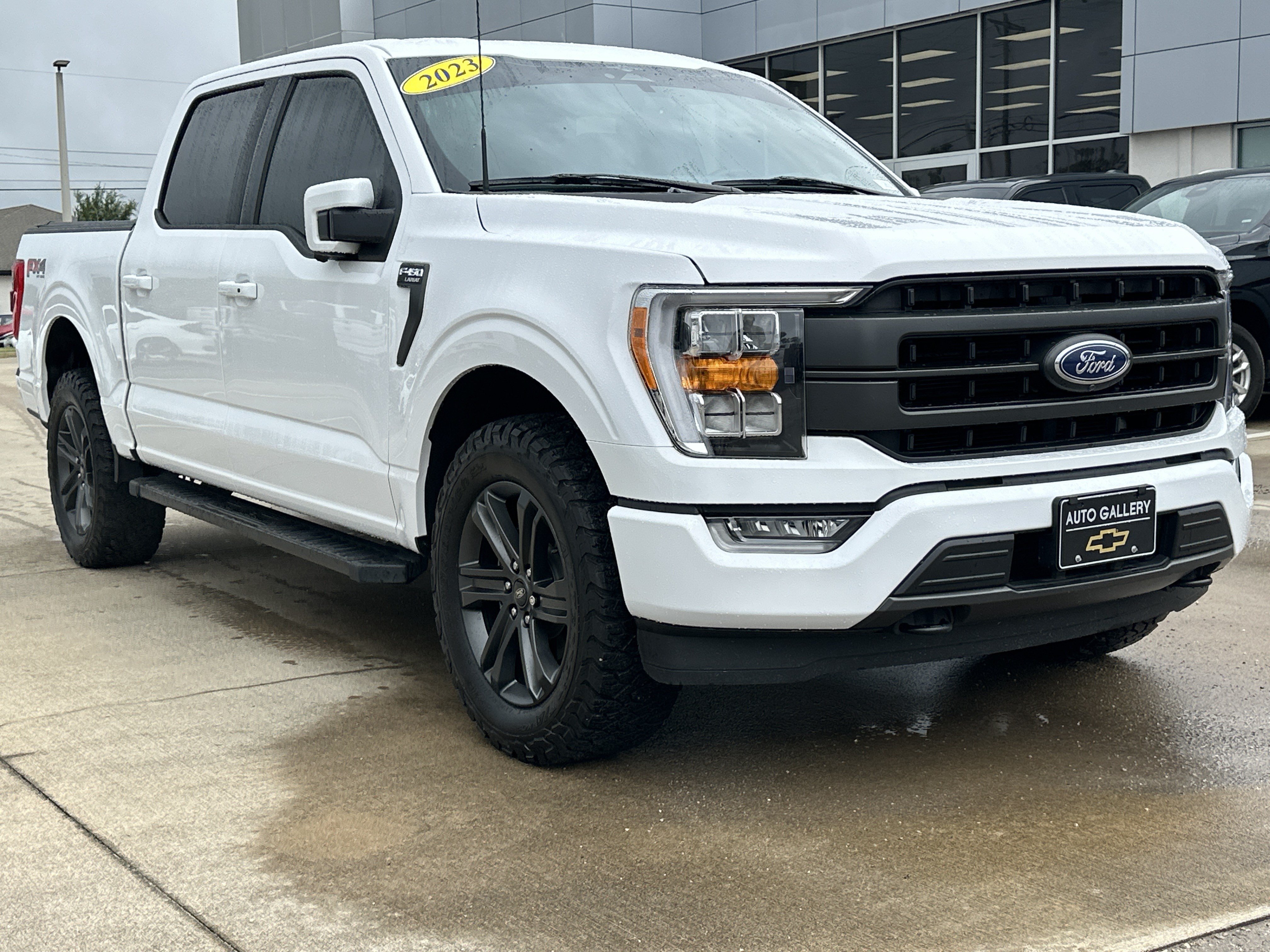 Used 2023 Oxford White Ford Lariat image 3