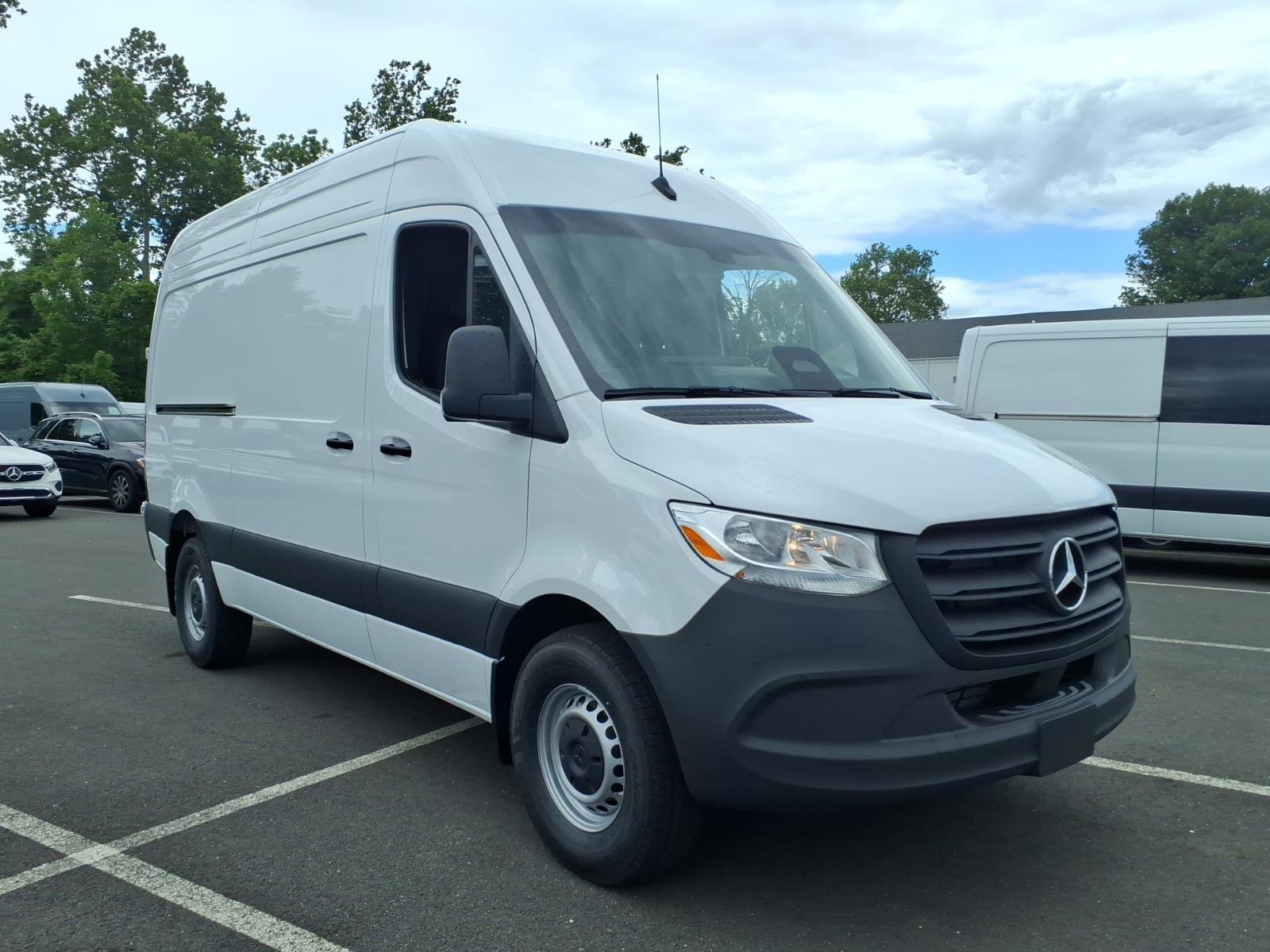 2026 Mercedes-Benz Sprinter 2500 144 WB's photo
