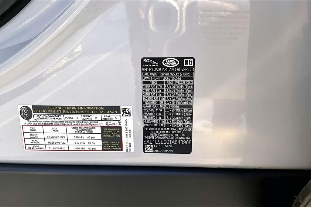 New 2026 BORASCO GREY Land Rover Dynamic SE image 8