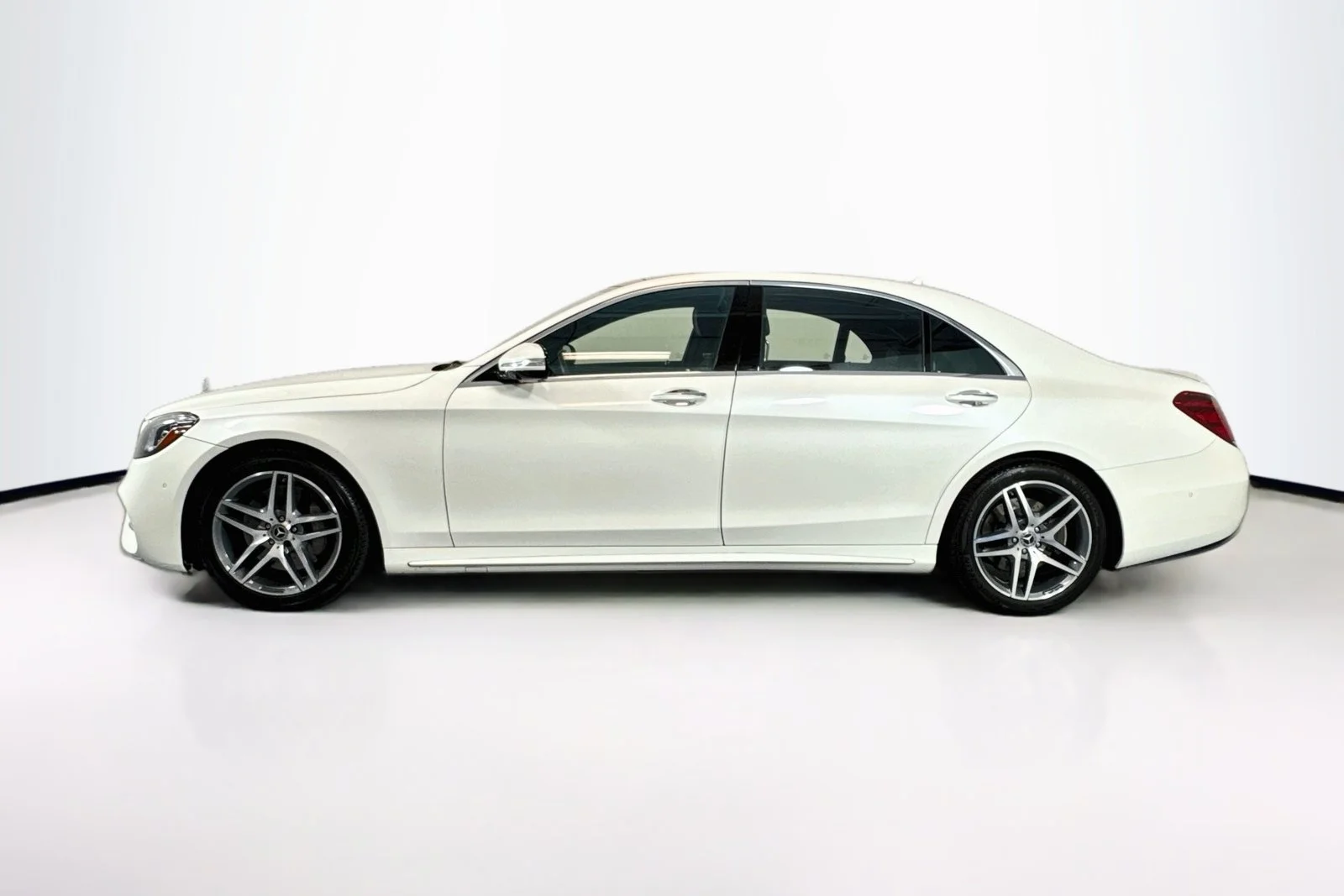Used 2019 Designo Diamond White Mercedes-Benz S 560 image 8