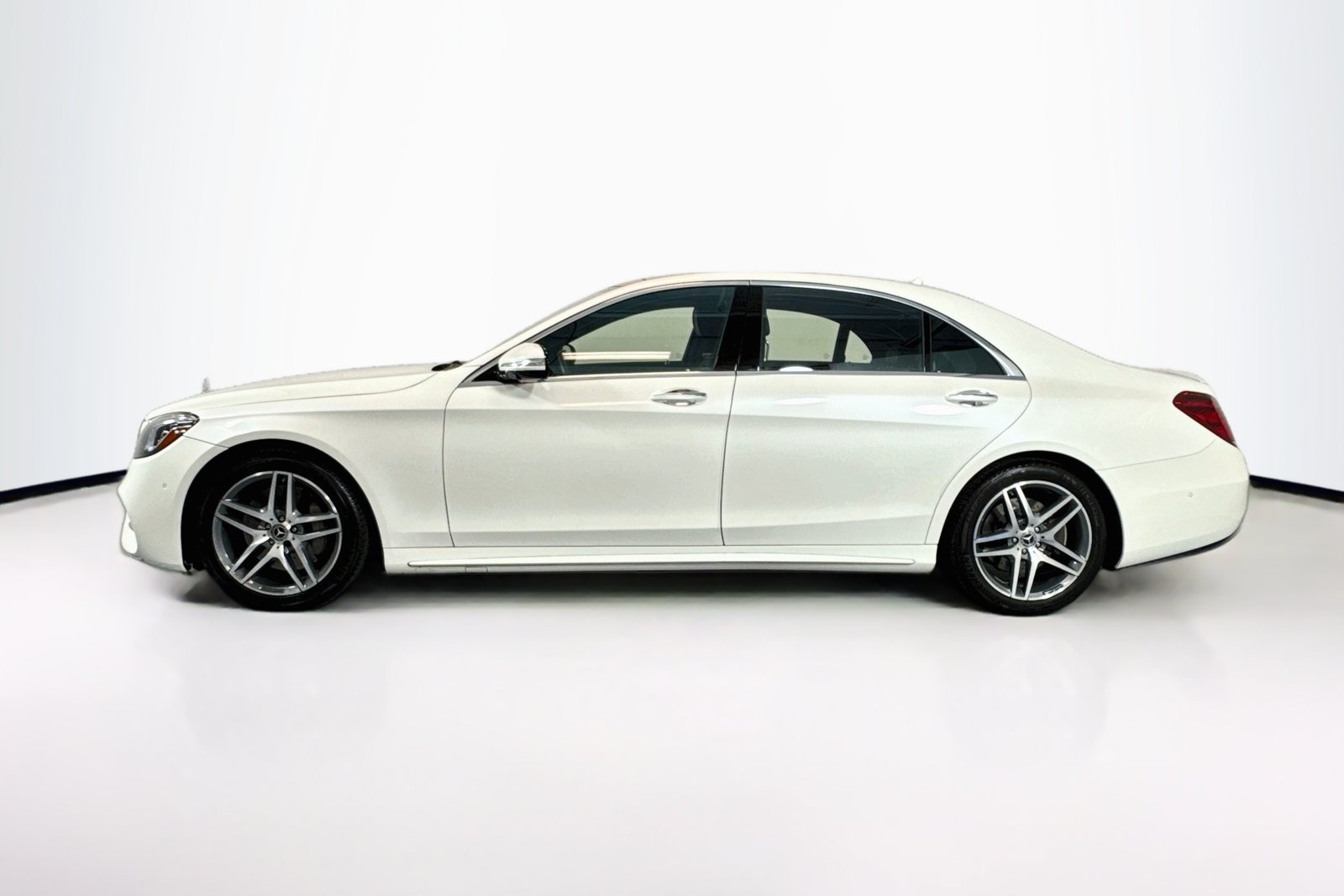 Used 2019 Designo Diamond White Mercedes-Benz S 560 image 8
