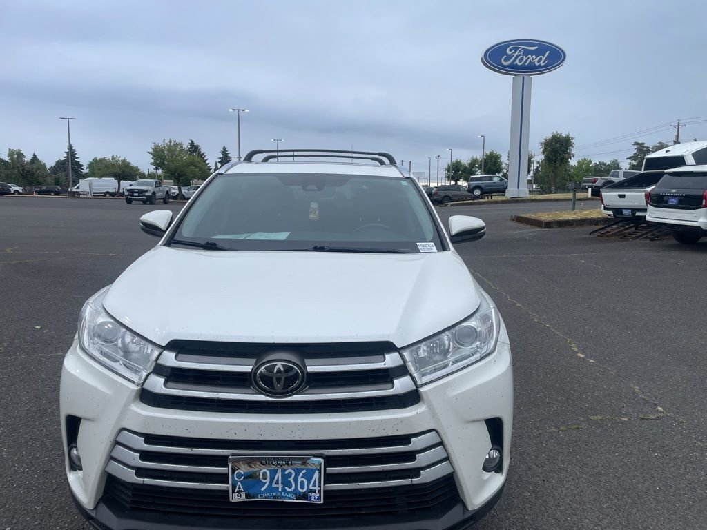 Used 2017 Blizzard Pearl Toyota XLE image 2