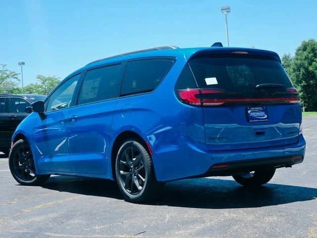New 2027 Hydro Blue Pearl-Coat Exterior Paint Chrysler Limited image 24