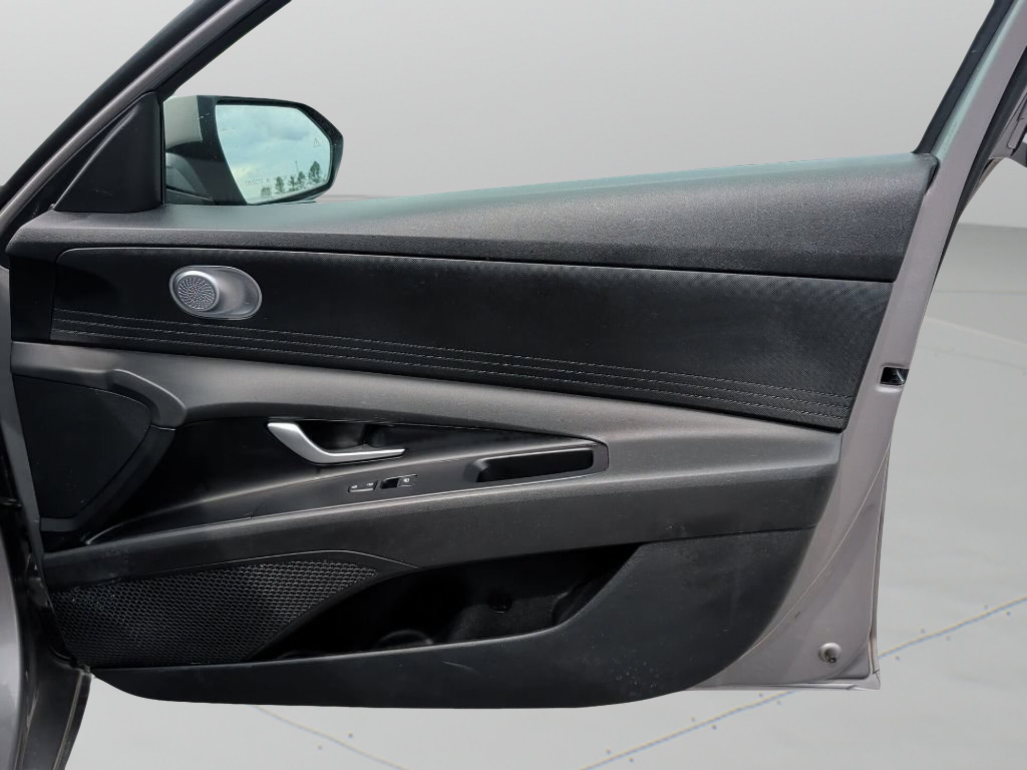 Used 2023 Fluid Metal Hyundai SEL image 33