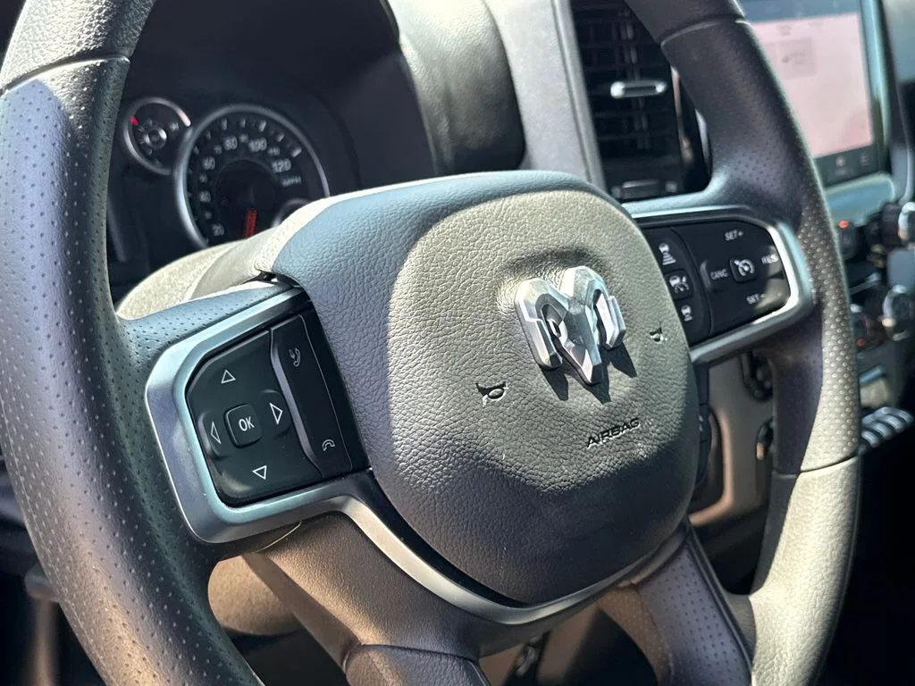 New 2026 Diamond Black Crystal Pearlcoat RAM Express image 29