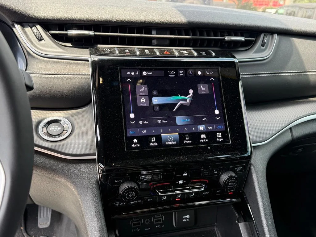 Used 2023 Silver Jeep Altitude X image 19