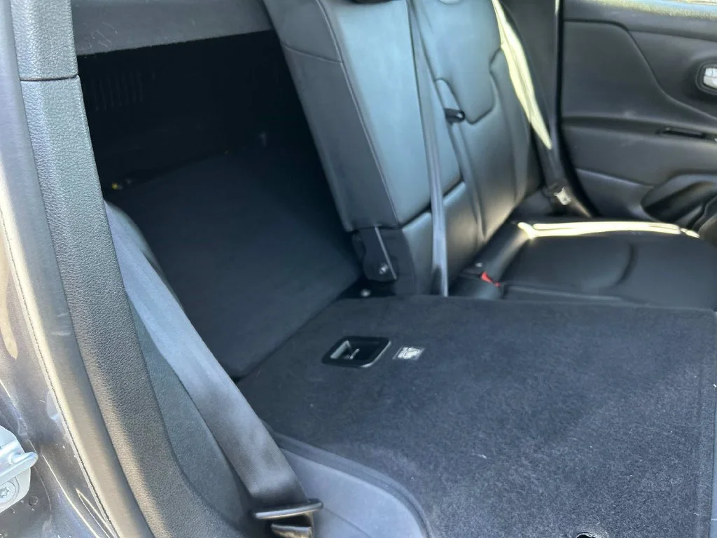 Used 2020 Gray Jeep Limited image 25