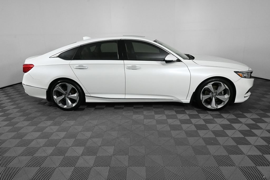 Used 2018  Honda Touring image 24