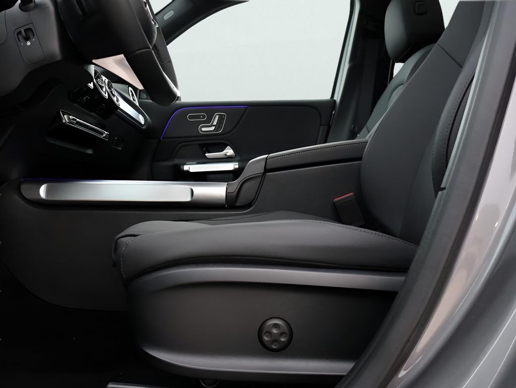 New 2026 Mountain Grey Metallic Mercedes-Benz GLB 250 image 38