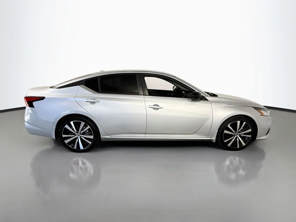 Used 2021 Brilliant Silver Metallic Nissan 2.0 SR image 15