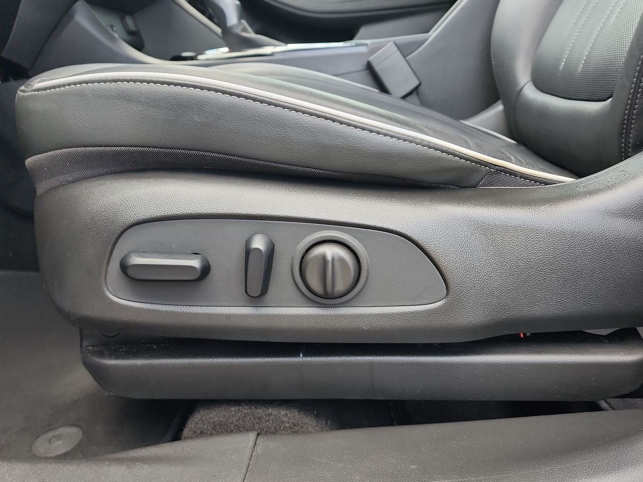 Used 2024 Blue Buick Avenir image 12