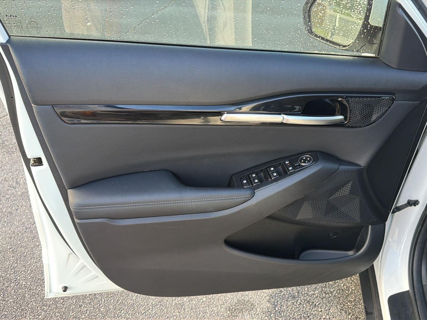 Used 2024 Snow White Pearl Kia S image 16