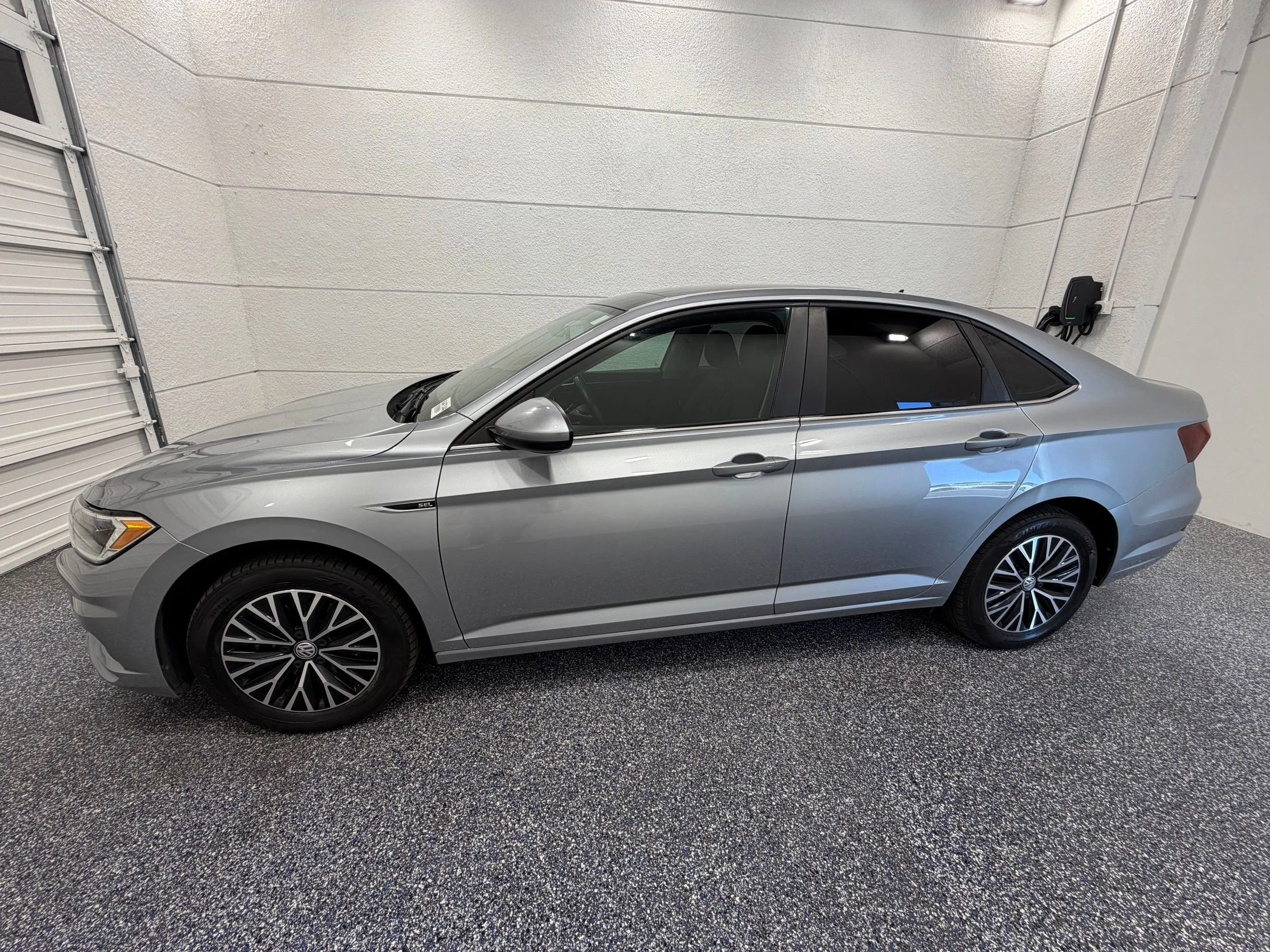 Used 2019 Silver Volkswagen SEL image 2