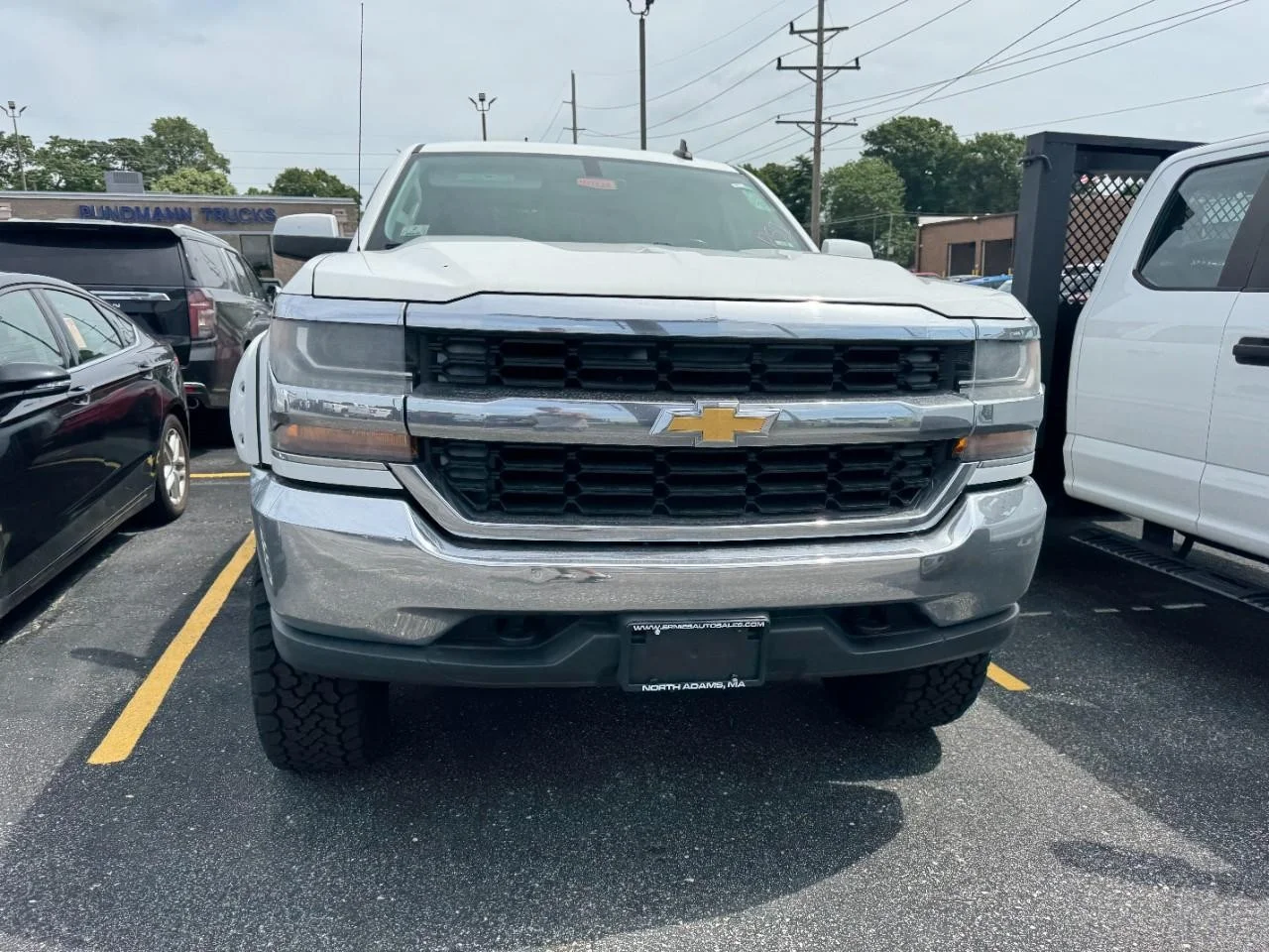 Used 2016 Summit White / White Chevrolet 4WD Crew Cab 143.5" LT w/1LT image 3