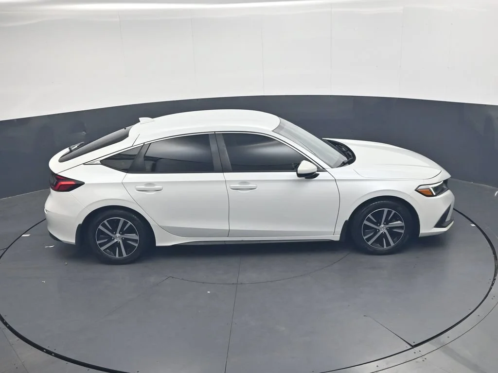 Used 2023 Platinum White Pearl Honda LX image 28