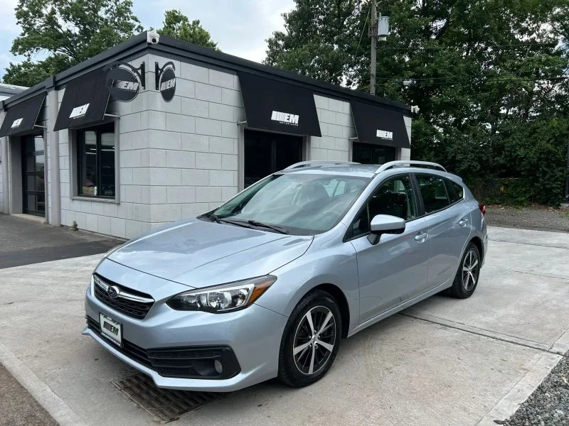 Used 2023 Silver Metallic Subaru Premium Wagon 4D image 2