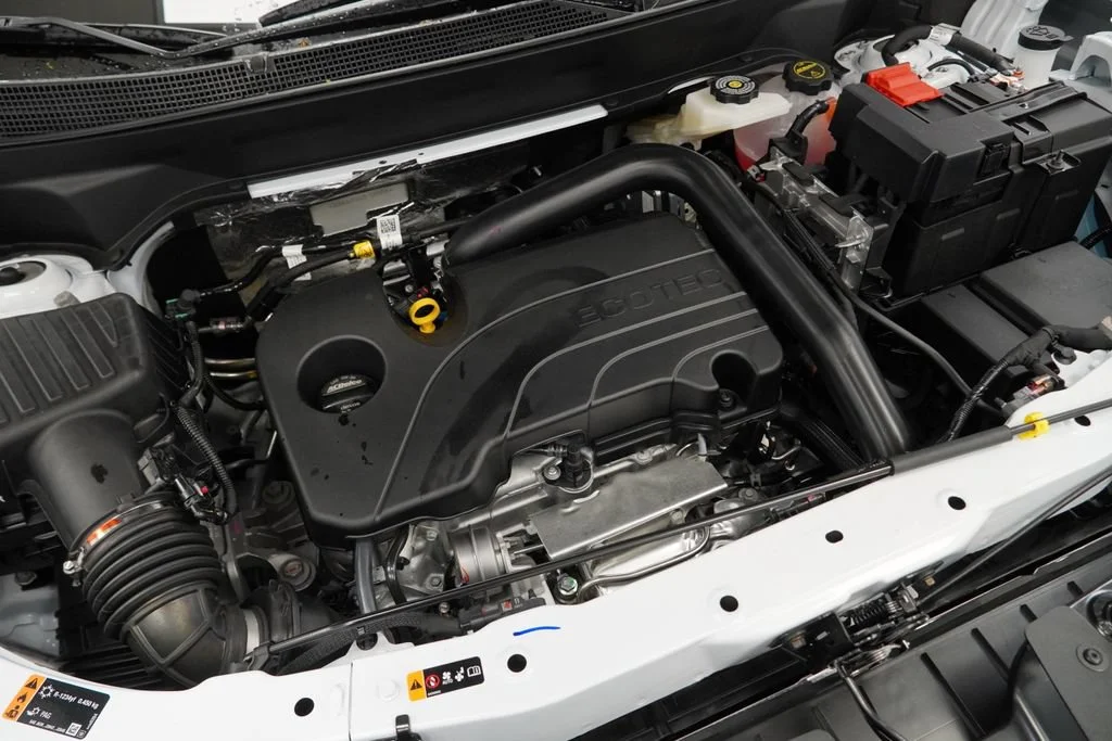 New 2026 Summit White Chevrolet LT image 38