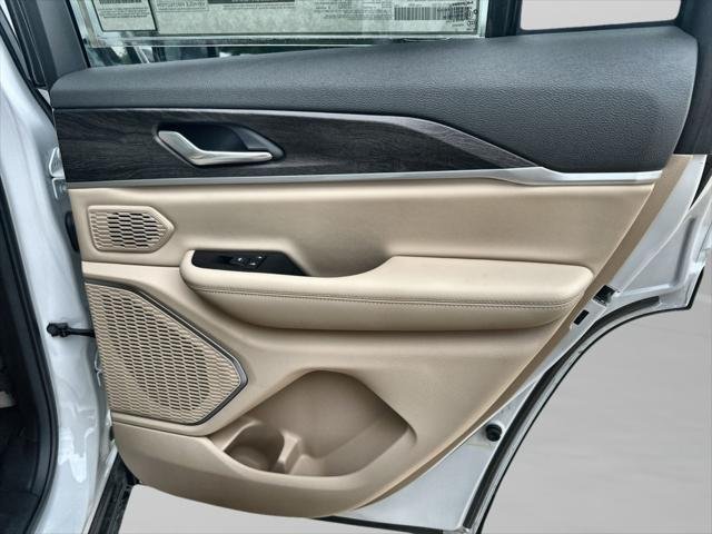 New 2026 Bright White Clear-Coat Exterior Paint Jeep Limited image 27