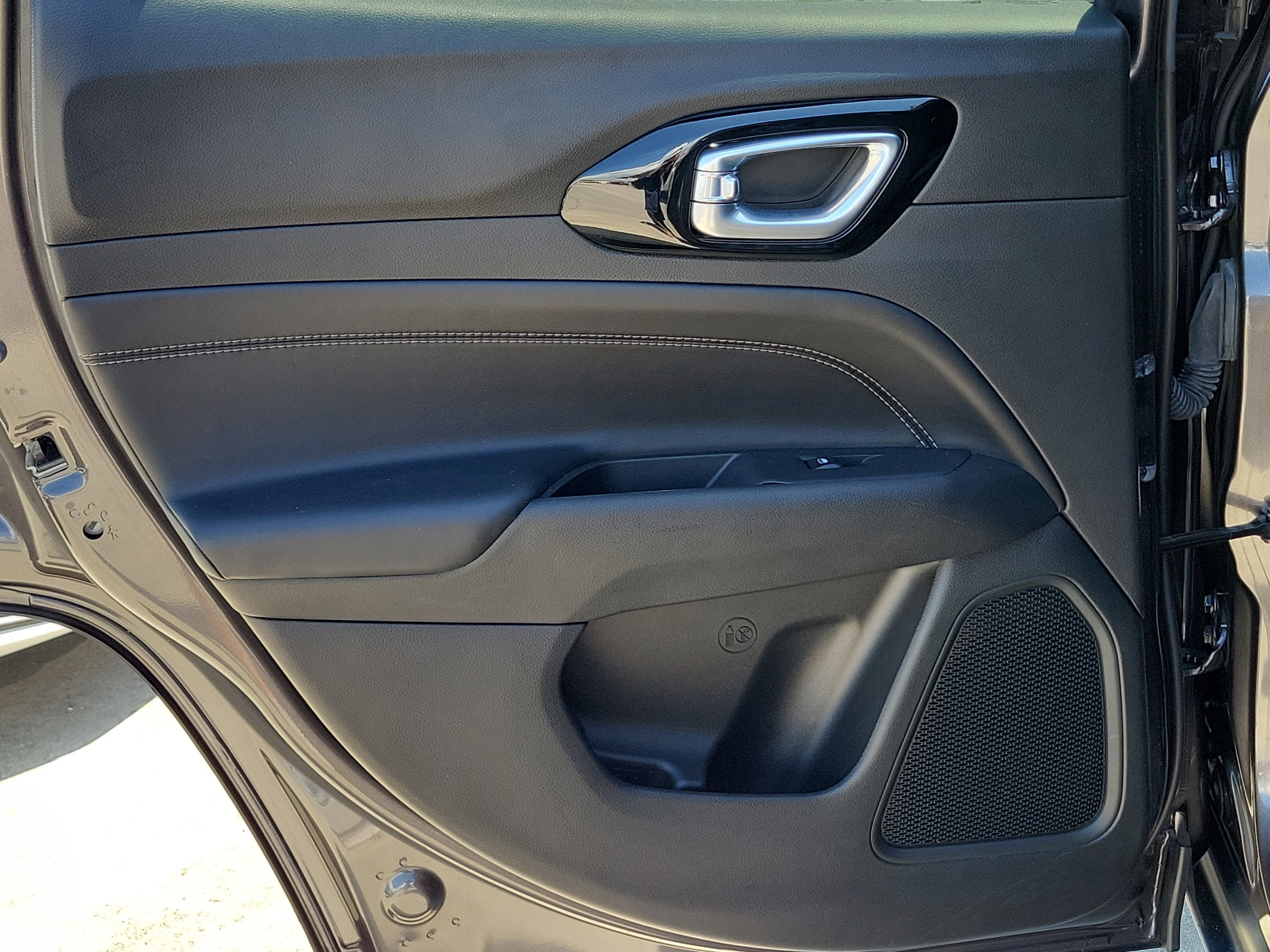 Used 2023 Granite Crystal Metallic Clearcoat Jeep Altitude image 13