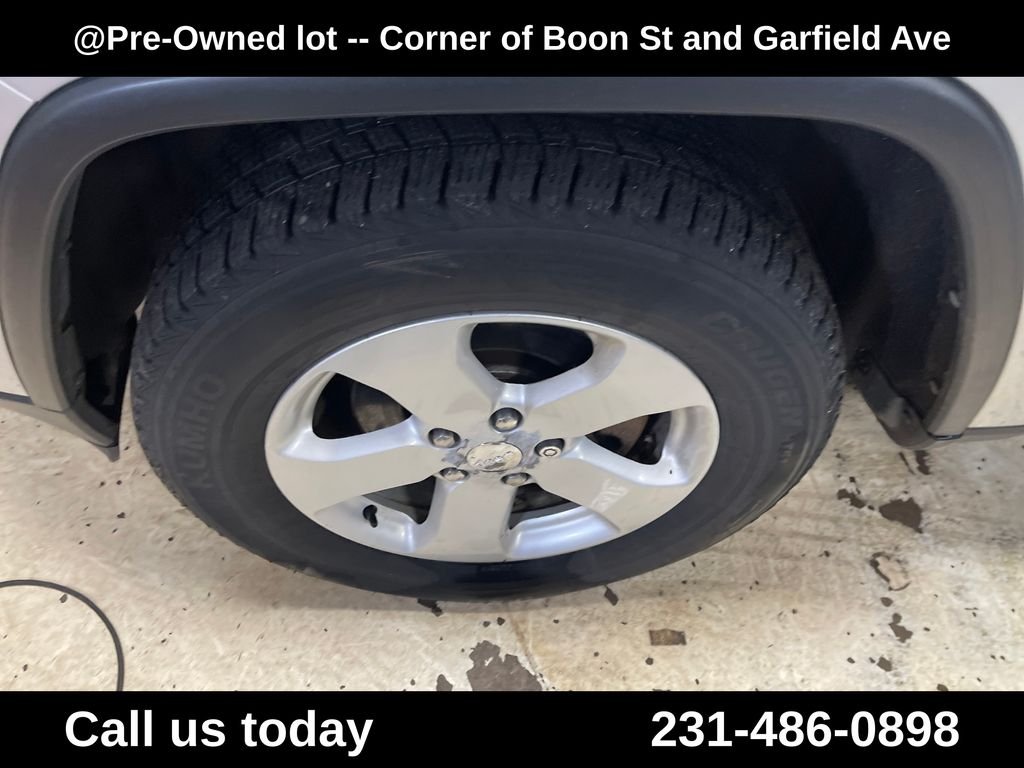 Used 2012 Silver Jeep Laredo image 11