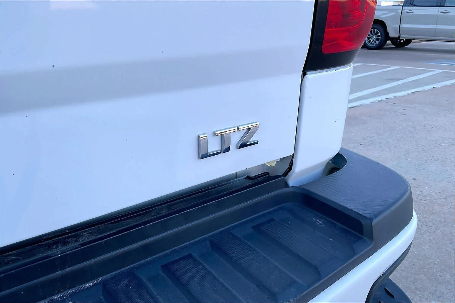 Used 2018 Summit White Chevrolet LTZ image 10