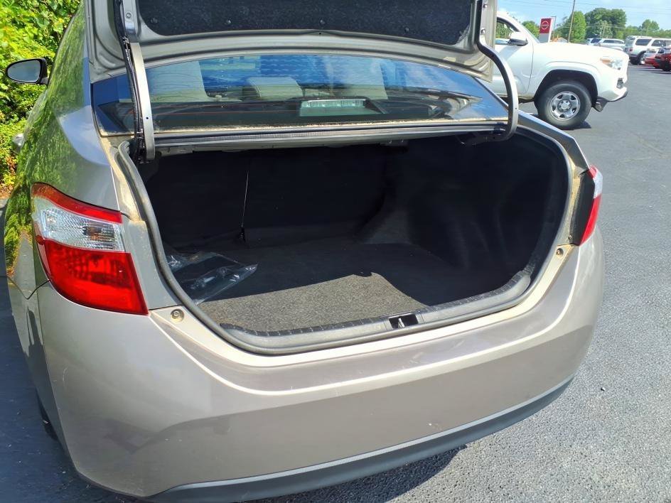 Used 2016 Brown Sugar Metallic Toyota LE image 5