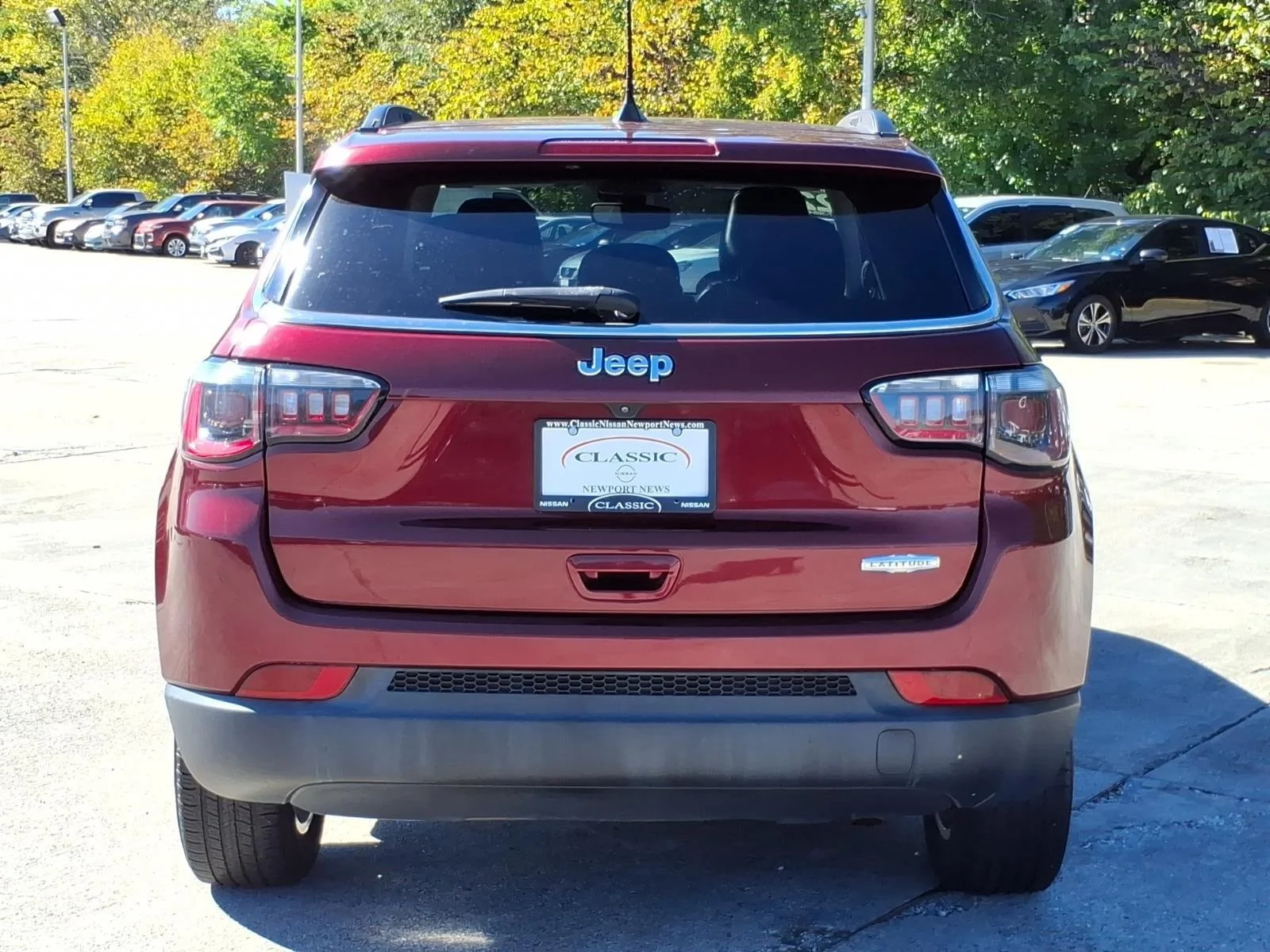 Used 2022 Velvet Red Pearlcoat Jeep Latitude image 8