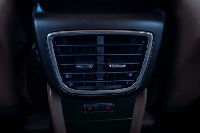 Used 2016 Luxe Metallic Lincoln Reserve image 28