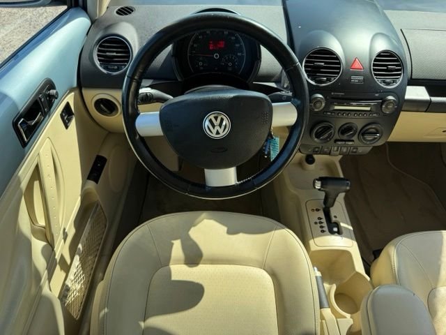 Used 2010 Heaven Blue Metallic Volkswagen 2.5L image 16