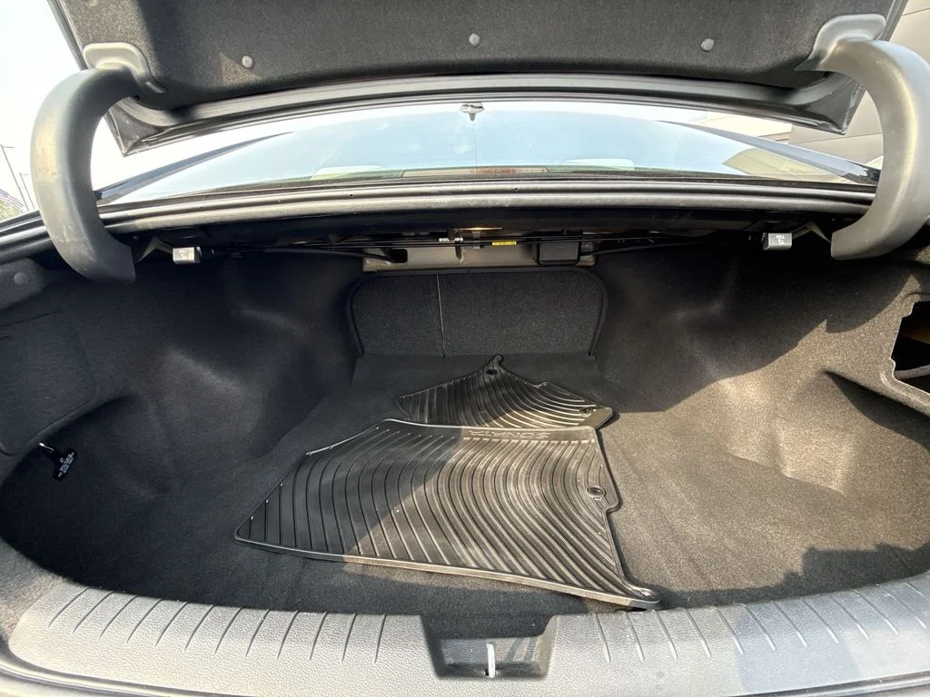 Used 2017 Black Hyundai SE image 25