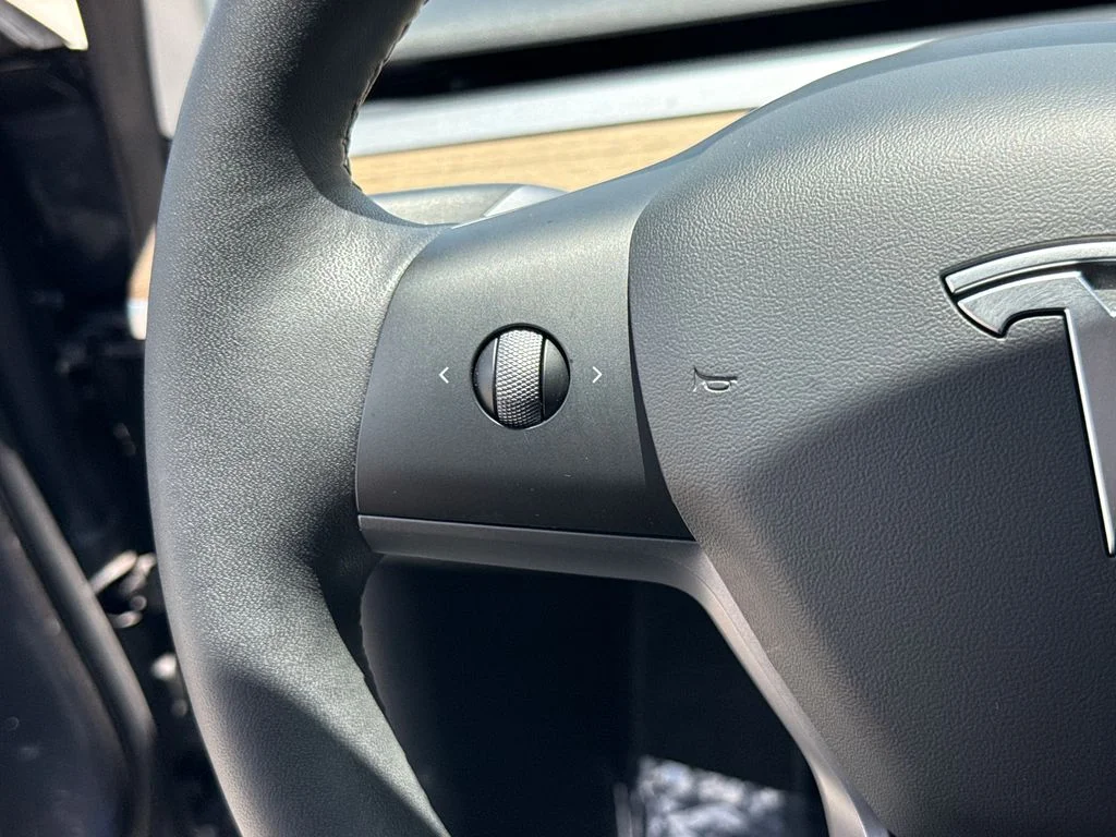 Used 2022  Tesla Long Range image 15