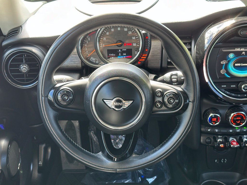 Used 2016 Blue MINI Base image 11
