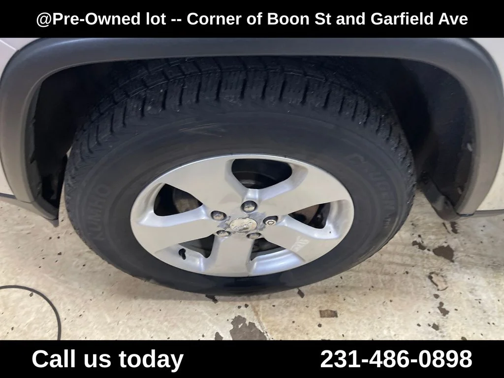 Used 2012 Silver Jeep Laredo image 11