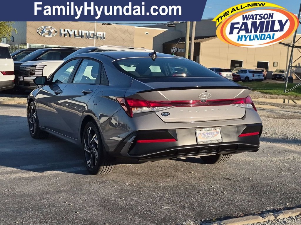 Certified Used 2025  Hyundai SEL Sport image 6