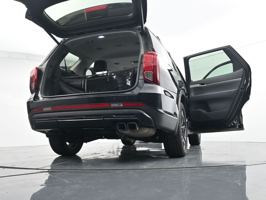 Used 2023 Black Hyundai XRT image 30