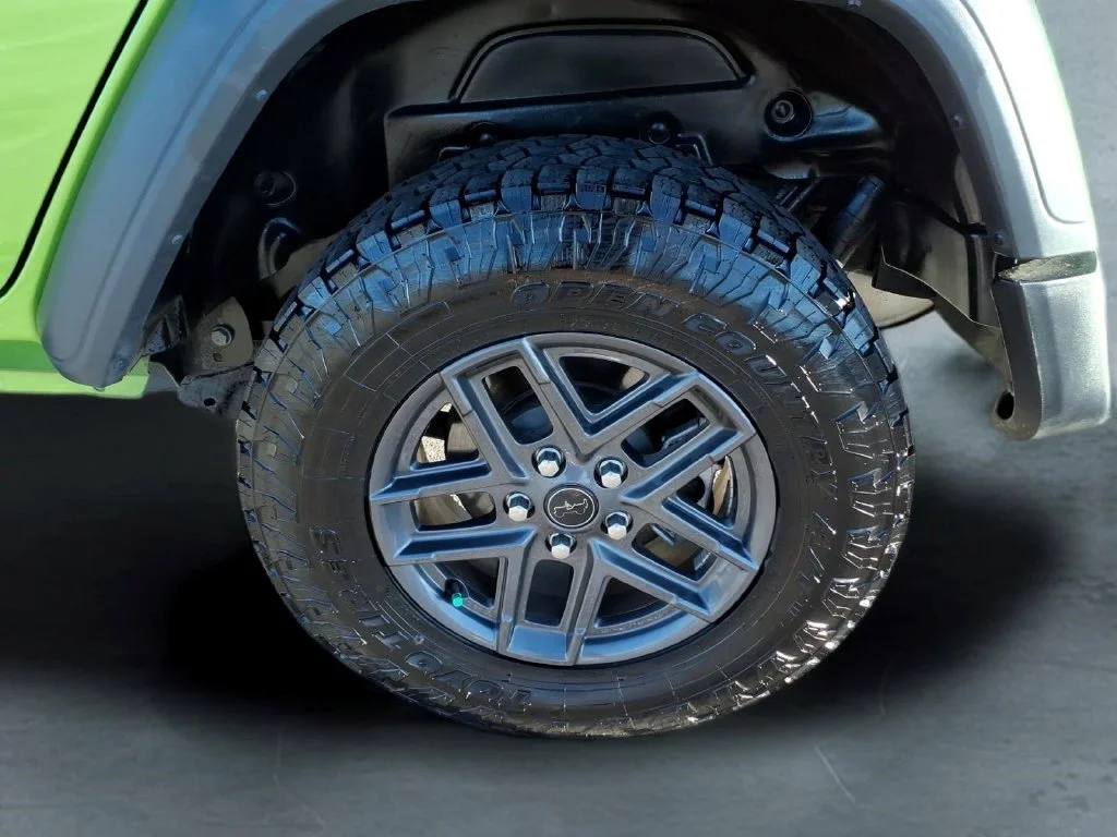 Used 2025 Green Jeep Sport S image 12