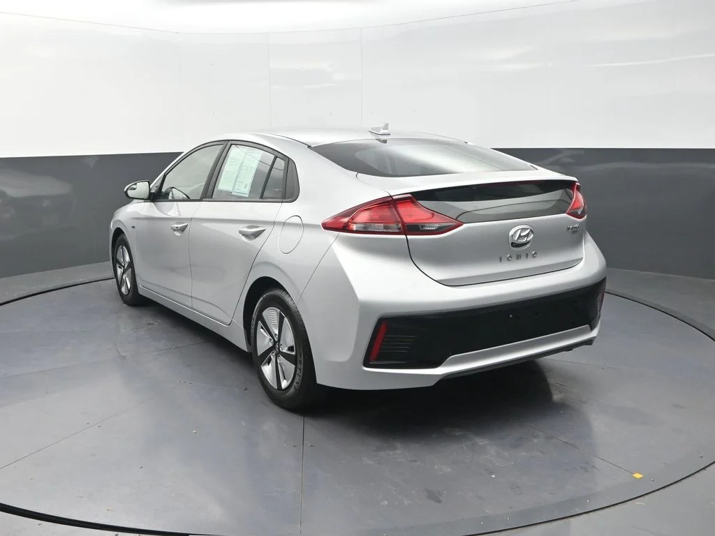Used 2018 Silver Hyundai Blue image 8