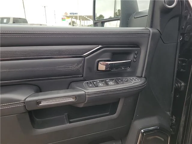 Used 2024 Diamond Black Crystal Pearlcoat RAM Limited 4x4 Crew Cab 6.3 ft. box 149.5 in. WB SRW image 12