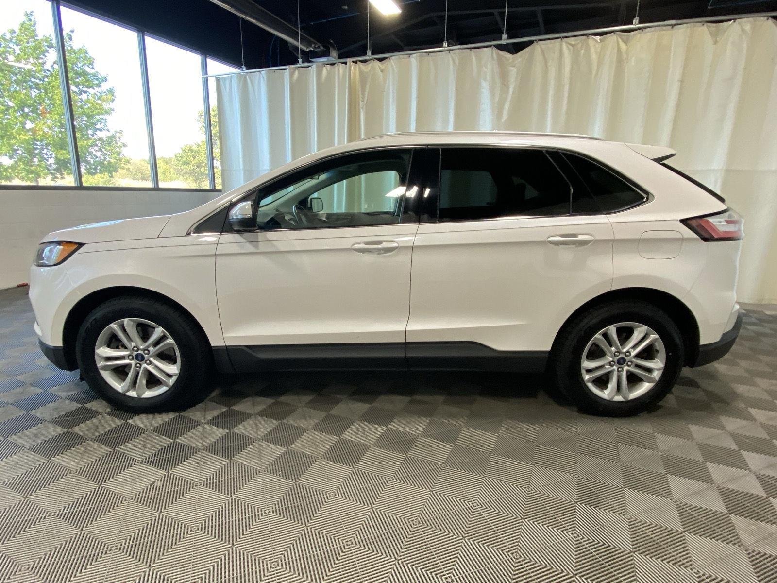 Used 2019 White Platinum Metallic Tri-Coat Ford SEL image 4