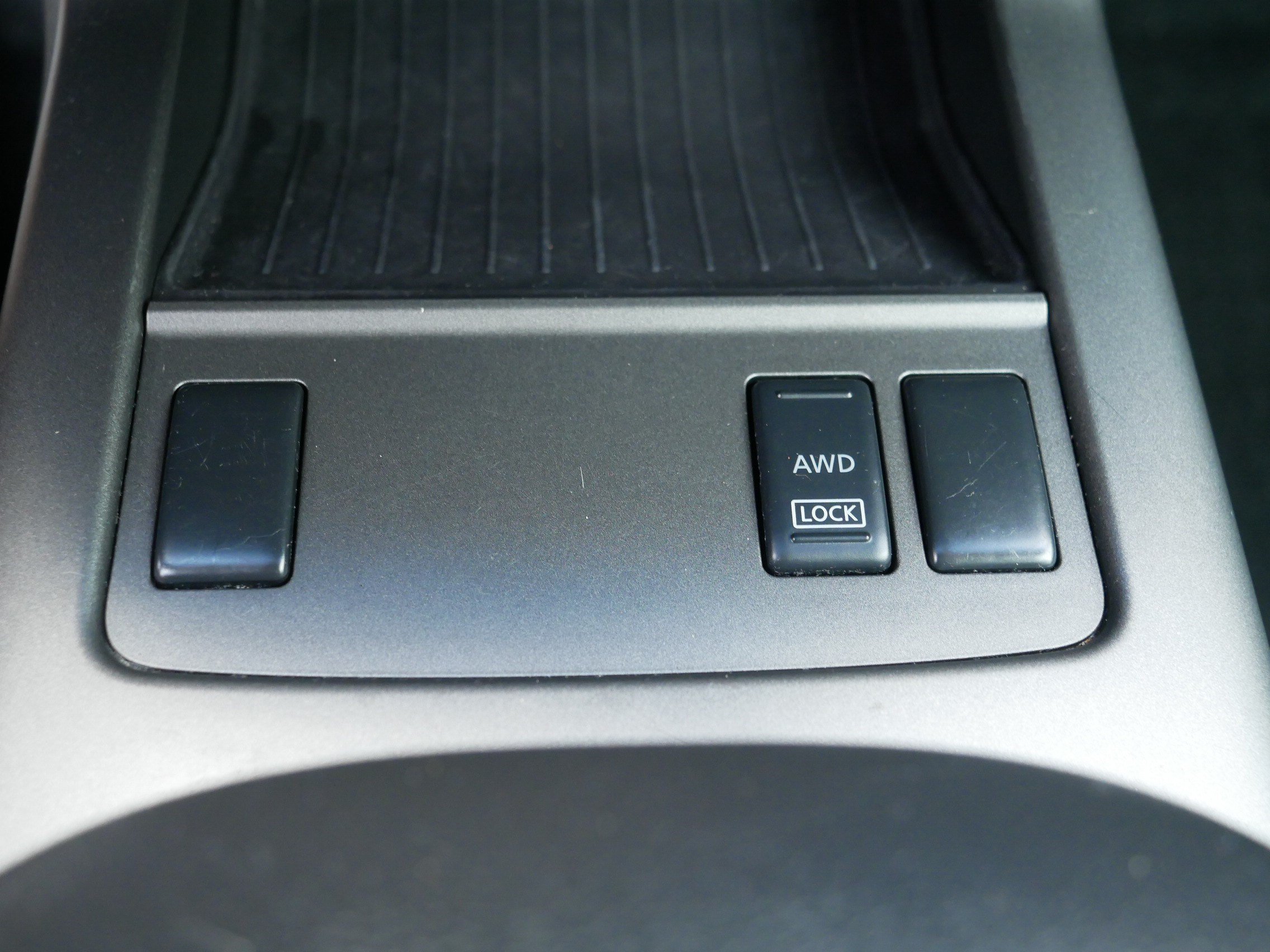 Used 2014 Super Black Nissan SV image 31